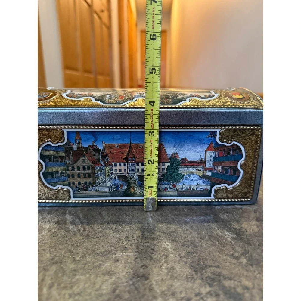 Lebkuchen-Schmidt Nuremberg German Biscuit Tin Domed Chest Nurnberg Cityscape